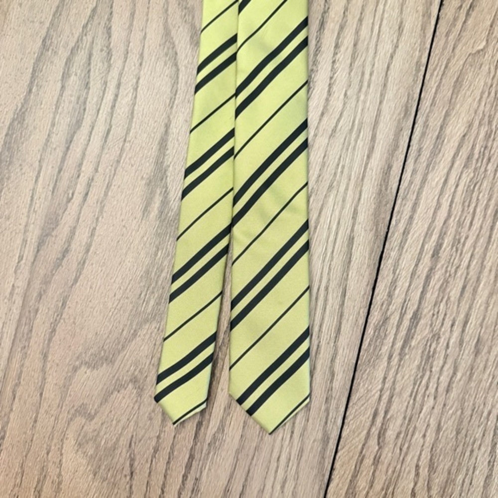 Hufflepuff Striped Men's Tie in Yellow and Black CJ